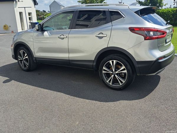 Nissan Qashqai Hatchback, Diesel, 2019, Silver