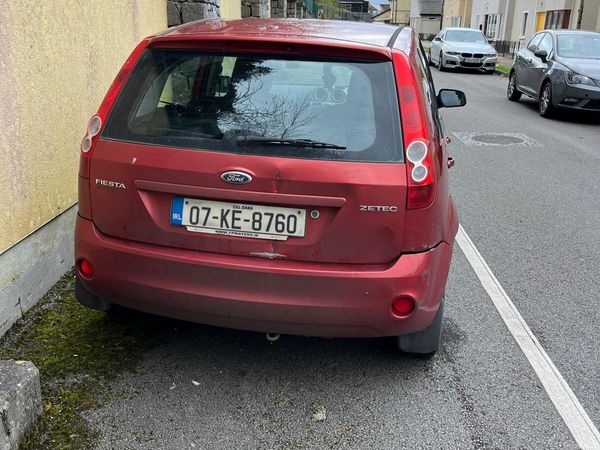 Ford Fiesta Hatchback, Petrol, 2007, Red