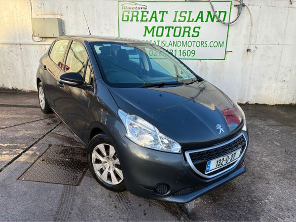 Peugeot 208 Hatchback, Petrol, 2013, Grey