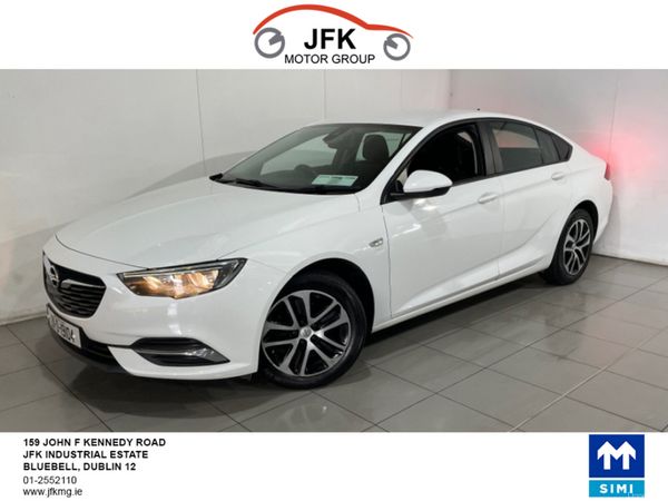 Opel Insignia Hatchback, Diesel, 2021, White
