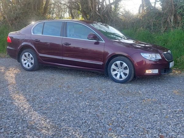 Skoda Superb Saloon, Diesel, 2011, Red