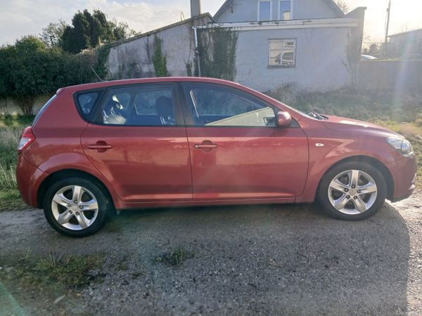 Kia Ceed MPV, Diesel, 2010, Red