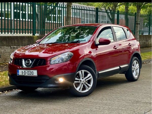 Nissan Qashqai Hatchback, Diesel, 2011, Red