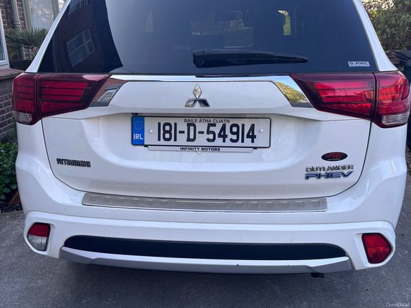 Mitsubishi Outlander SUV, Petrol Plug-in Hybrid, 2018, White