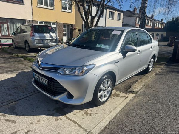 Toyota Corolla Saloon, Petrol Hybrid, 2015, Silver