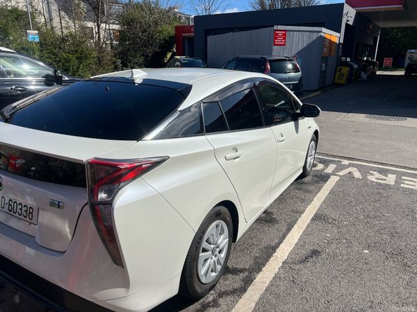 Toyota Prius Hatchback, Petrol Hybrid, 2017, White