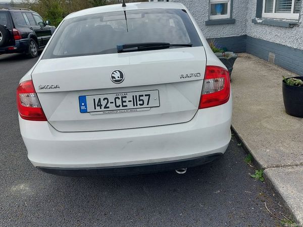 Skoda Rapid Hatchback, Diesel, 2014, White