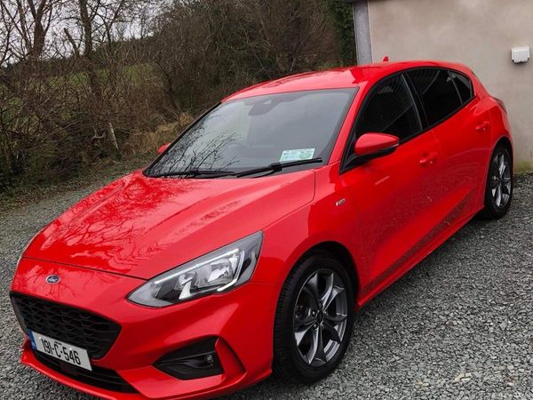 Ford Focus Hatchback, Diesel, 2019, Red