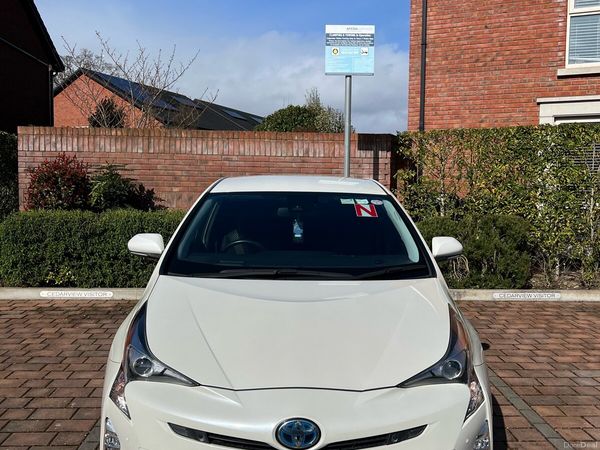 Toyota Prius Hatchback, Petrol Hybrid, 2017, White