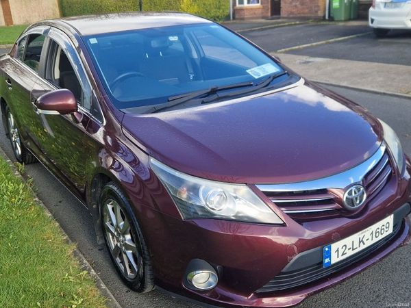 Toyota Avensis Saloon, Diesel, 2012, Red