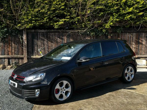 Volkswagen Golf Hatchback, Petrol, 2010, Black