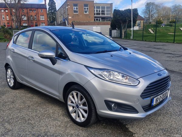 Ford Fiesta Hatchback, Petrol, 2016, Silver