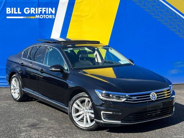 Volkswagen Passat Saloon, Petrol Plug-in Hybrid, 2016, Black