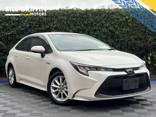 Toyota Corolla Saloon, Petrol Hybrid, 2020, White