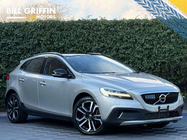 Volvo V40 Estate, Diesel, 2019, Gold