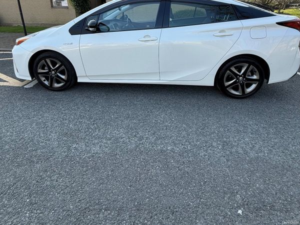 Toyota Prius Hatchback, Petrol Hybrid, 2020, White