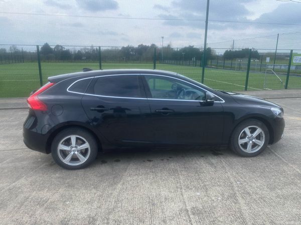 Volvo V40 Hatchback, Diesel, 2014, Black