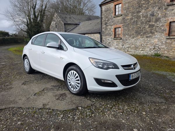 Opel Astra Hatchback, Diesel, 2015, White
