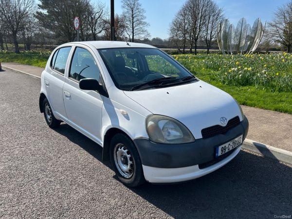 Toyota Yaris Hatchback, Petrol, 1999, White