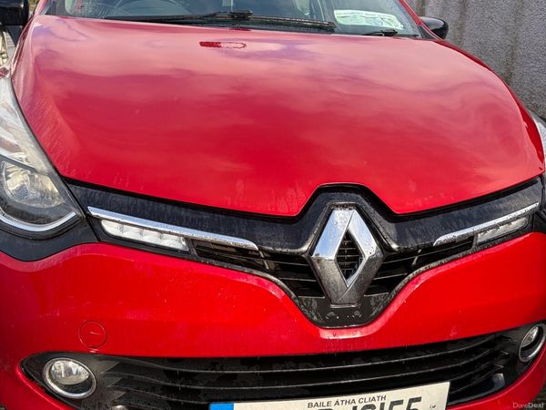 Renault Clio Hatchback, Petrol, 2017, Red