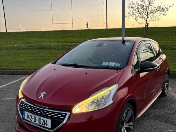 Peugeot 208 Hatchback, Petrol, 2014, Red