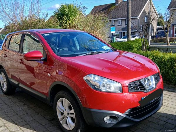 Nissan Qashqai Hatchback, Petrol, 2013, Red