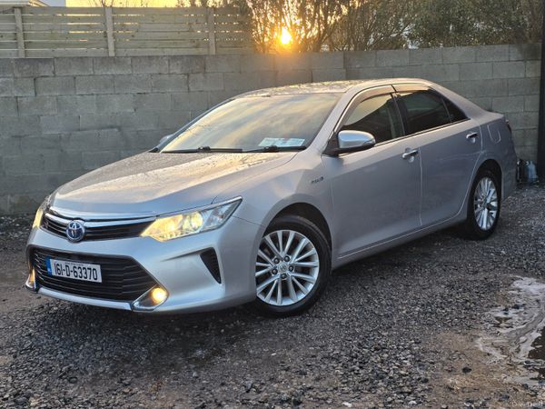 Toyota Camry Saloon, Petrol Hybrid, 2016, Silver