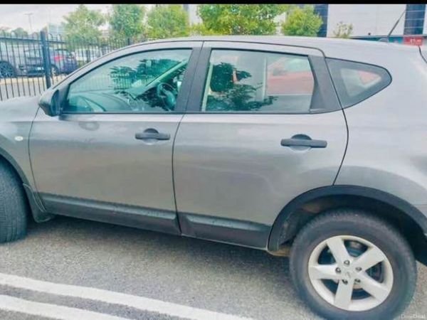 Nissan Qashqai Hatchback, Diesel, 2012, Grey