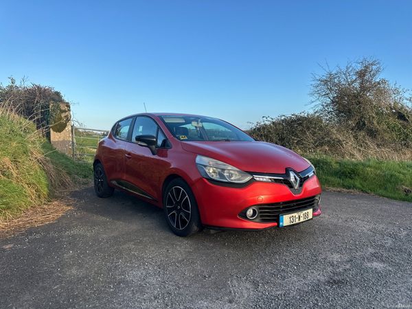 Renault Clio Hatchback, Petrol, 2013, Red