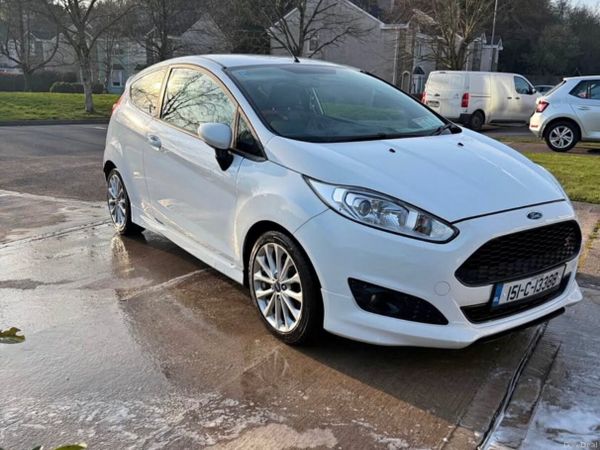 Ford Fiesta Hatchback, Diesel, 2015, White