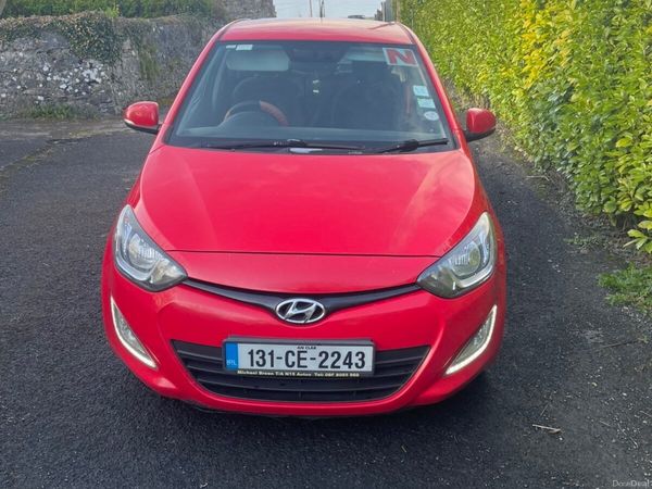 Hyundai i20 Hatchback, Petrol, 2013, Red