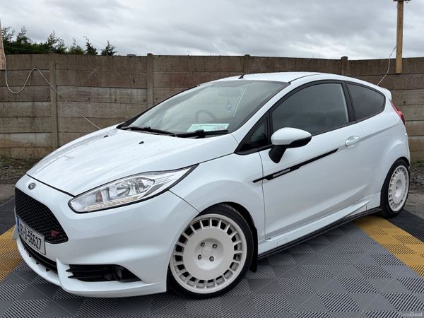 Ford Fiesta Hatchback, Petrol, 2016, White