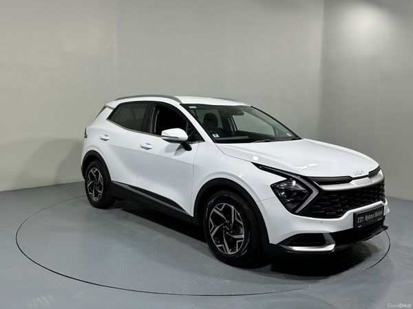 Kia Sportage SUV, Diesel Hybrid, 2023, White