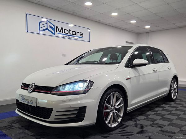 Volkswagen Golf Hatchback, Petrol, 2015, White