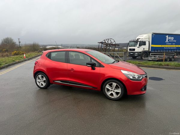 Renault Clio Hatchback, Petrol, 2014, Red