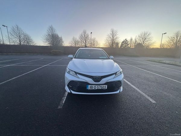 Toyota Camry Saloon, Petrol Hybrid, 2018, White