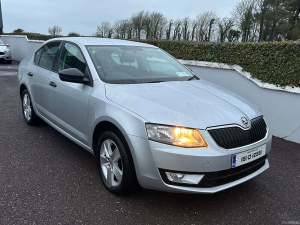 Skoda Octavia Saloon, Petrol, 2016, Silver