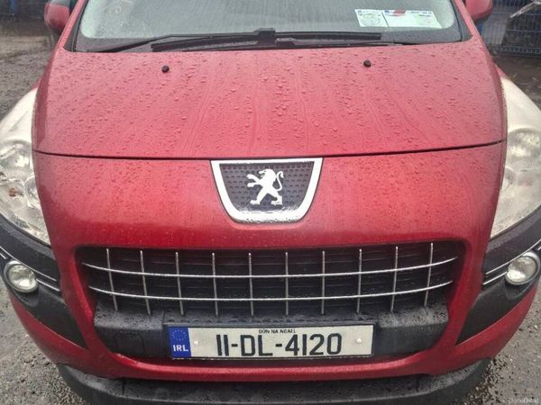 Peugeot 3008 MPV, Diesel, 2011, Red