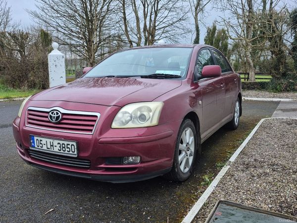 Toyota Avensis Saloon, Petrol, 2005, Red