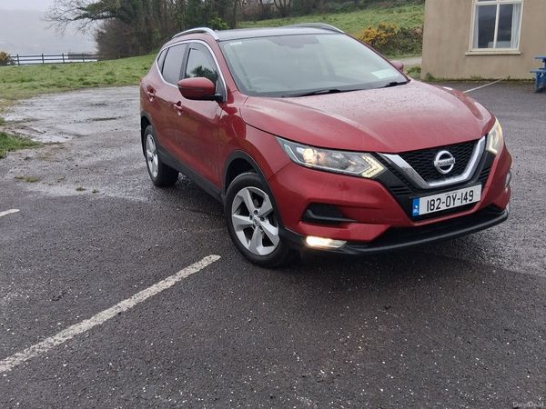 Nissan Qashqai MPV, Petrol, 2018, Red