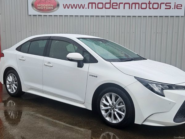Toyota Corolla Saloon, Petrol Hybrid, 2020, White