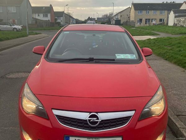 Opel Astra Hatchback, Diesel, 2010, Red