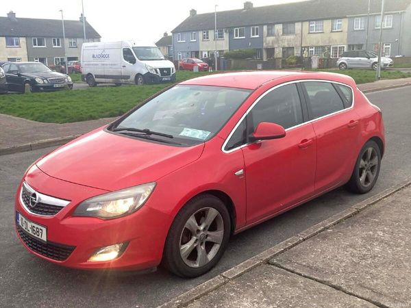 Opel Astra Hatchback, Diesel, 2010, Red