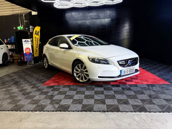 Volvo V40 Hatchback, Petrol, 2015, Silver