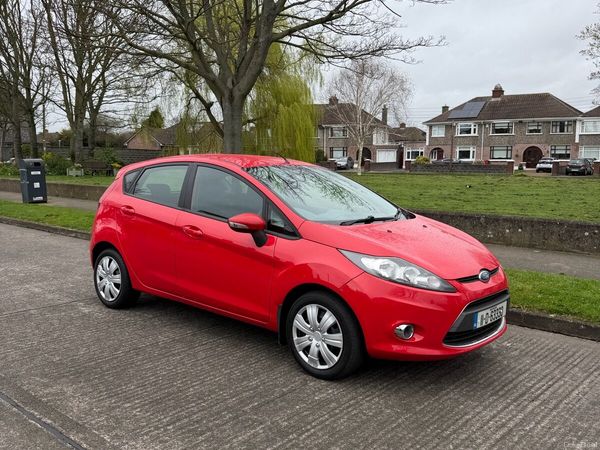 Ford Fiesta Hatchback, Petrol, 2011, Red