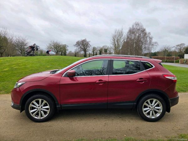 Nissan Qashqai Hatchback, Diesel, 2016, Red