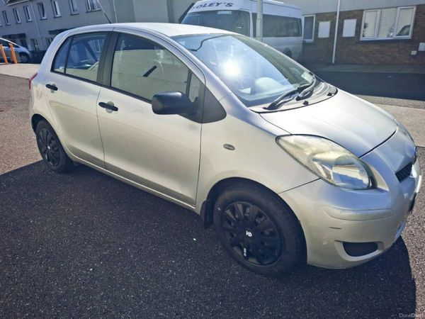 Toyota Yaris Hatchback, Petrol, 2009, Silver