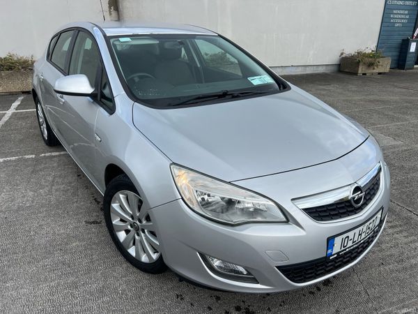 Opel Astra Hatchback, Diesel, 2010, Silver