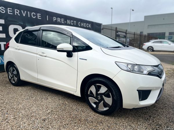 Honda Fit Hatchback, Petrol Hybrid, 2014, White