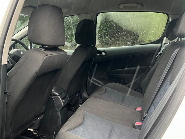 Peugeot 308 Hatchback, Diesel, 2011, White